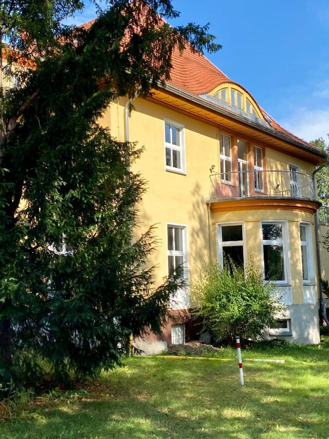 Schomberg Apartment