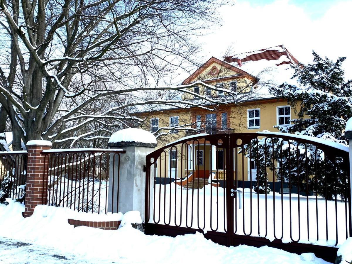 Schomberg Apartment